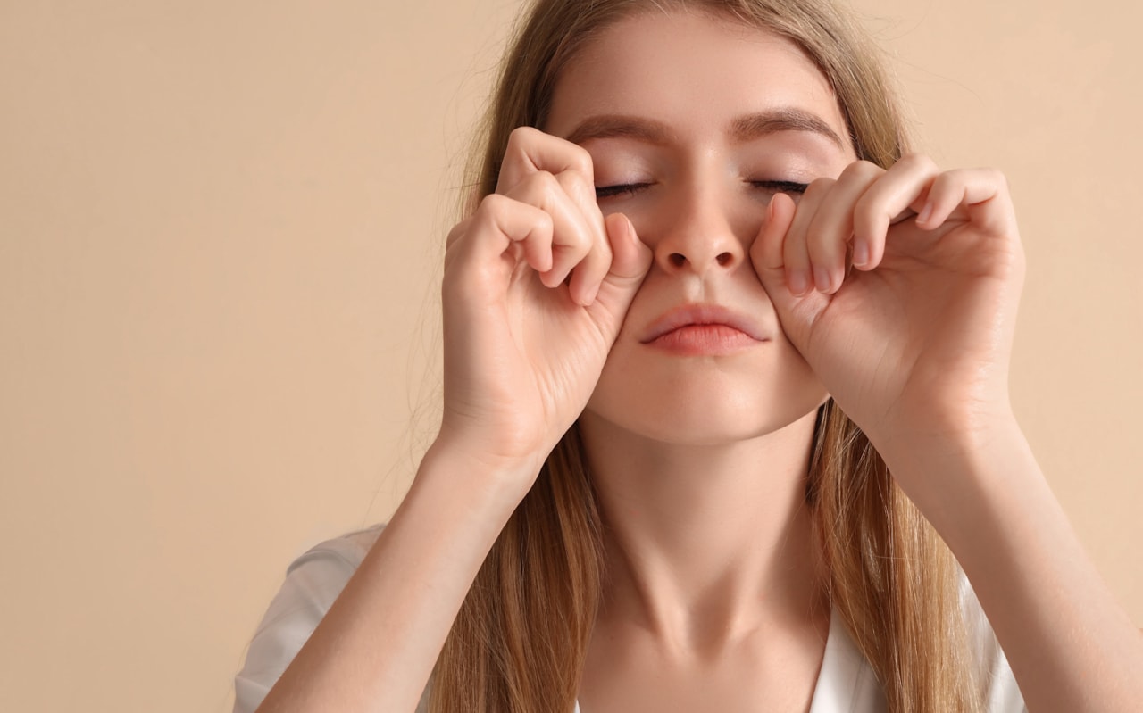 Le yoga du visage : une nouvelle pratique pour lutter contre les rides ?