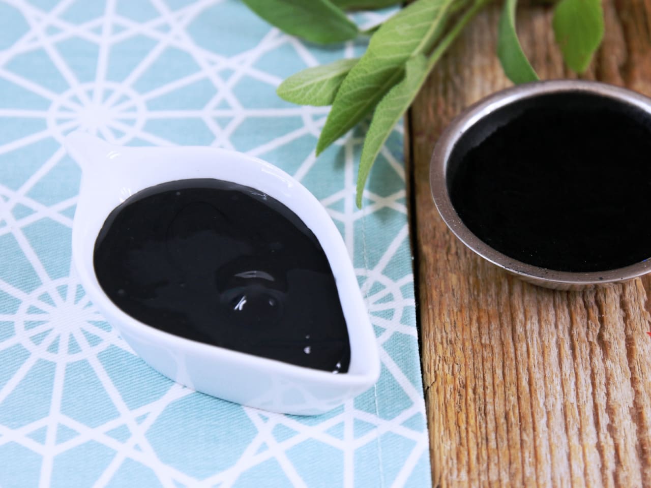 Masque au charbon noir désincrustant