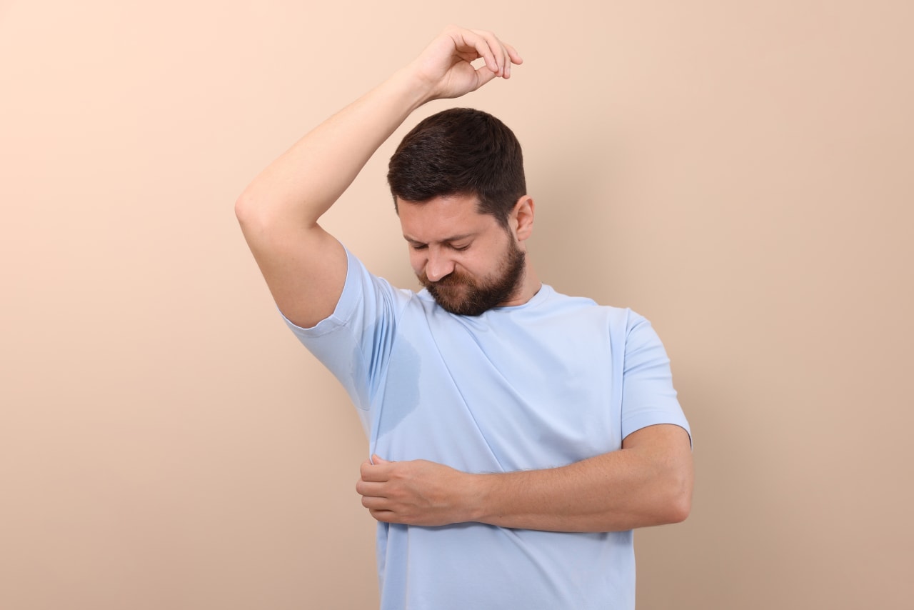 Sudorazione: cause, sintomi e soluzioni naturali