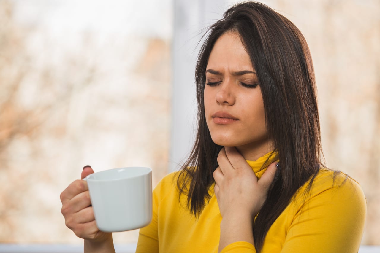 Un geste matinal pour protéger votre gorge des maux de l’hiver