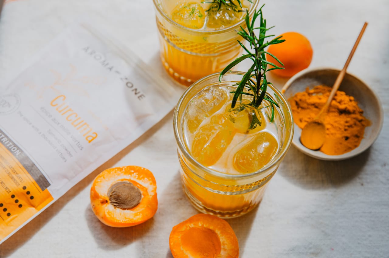 Mocktail pétillant aux Abricots, Romarin et Curcuma : boisson tonique et détox