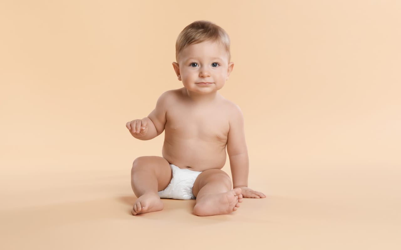 Rafraîchir votre bébé pendant la canicule : gestes et soins adaptés