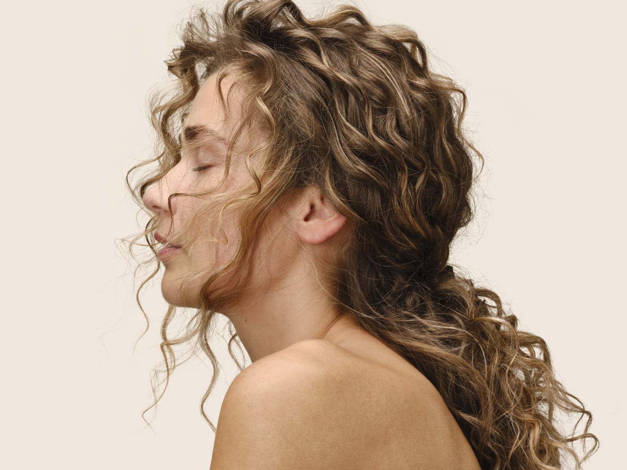 Comment prendre soin de ses cheveux roux au quotidien ?
