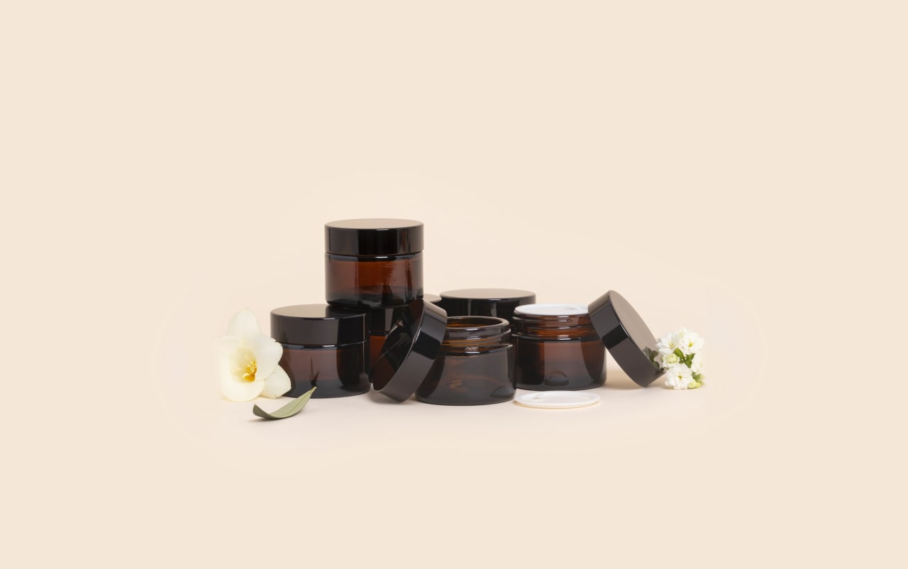 Vasetti in vetro ambrato da 50 ml con coperchio nero (confezione da 6)