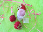 M351289_stick_levres_fraise-bois