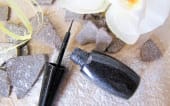 J47409_eyeliner-noir-brillant