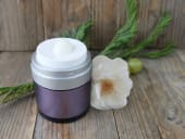 Crema di bellezza per mani e unghie all’Amla e alla Camelia
