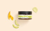 Beurre de soin cheveux Aroma-Zone en pot 100ml sur fond beige