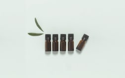 Flacons DIN18 en verre ambré 5 ml avec codigouttes (lot de 5)