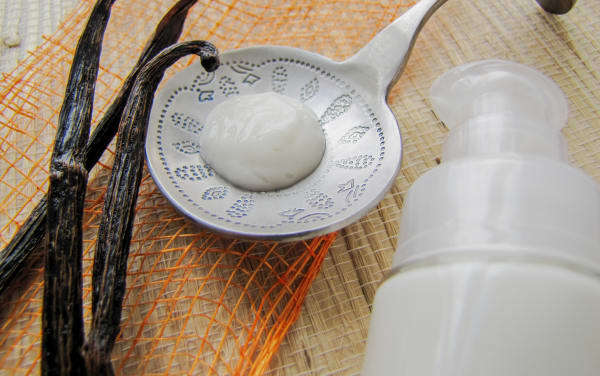 Crema fluida viso alla vaniglia
