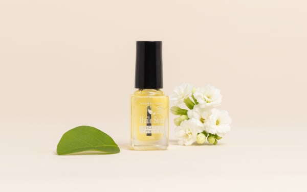 Trattamento riparatore per unghie e cuticole con il prezioso olio di cacay