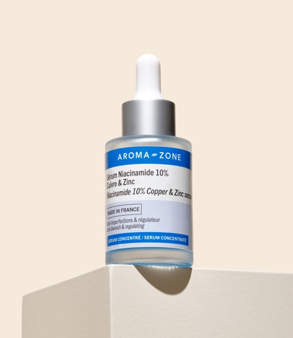 Serum niacinamide fond beige portrait